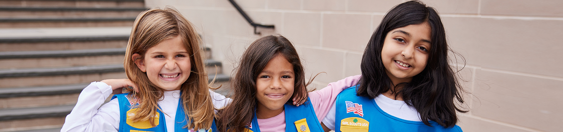  group of Girl Scout Daisies smiling 